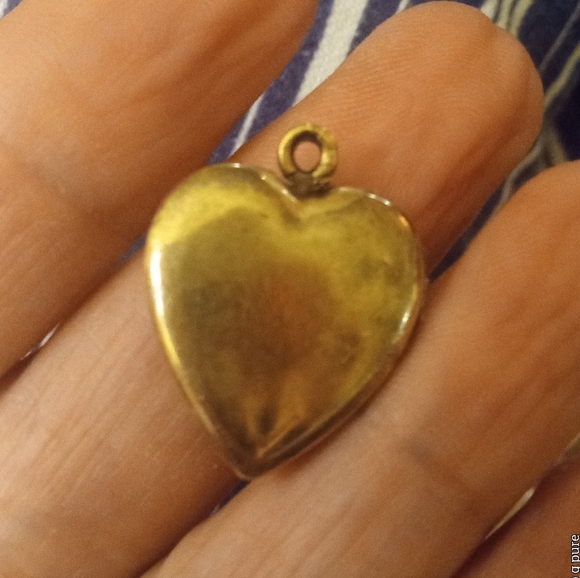 Sweet Etched 1/20 10K Gold On Sterling Silver Heart Shaped Locket - Picture 5 of 6